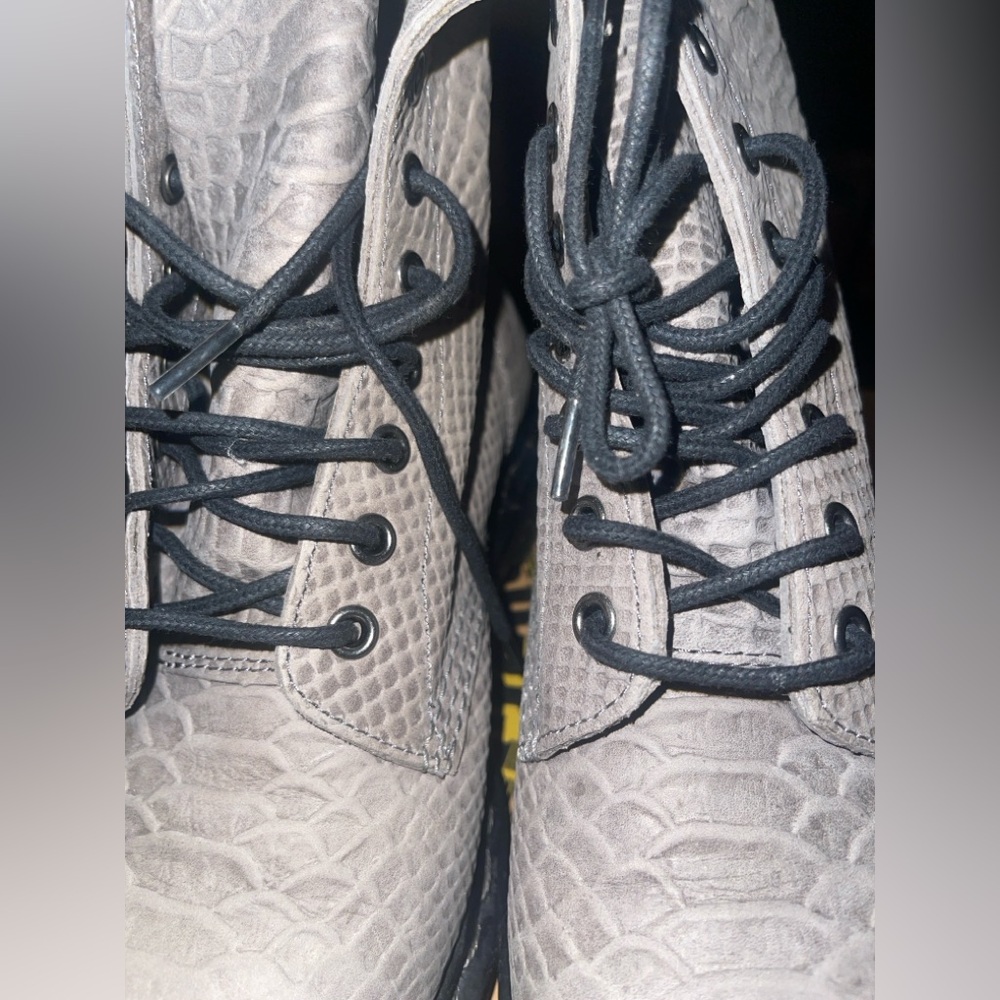 Women’s Dr Martens Gray Python Rare Boots Size 9 … - image 8